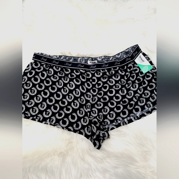 Victoria's Secret PINK Shorts - Picture 1 of 4